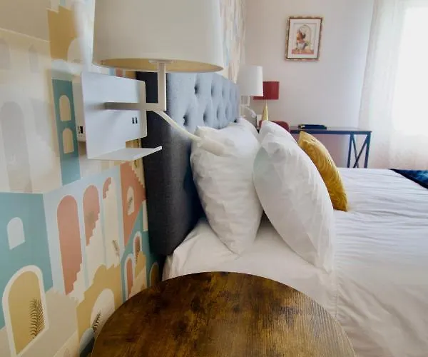 O Trois Oliviers 住宿加早餐酒店 Louin